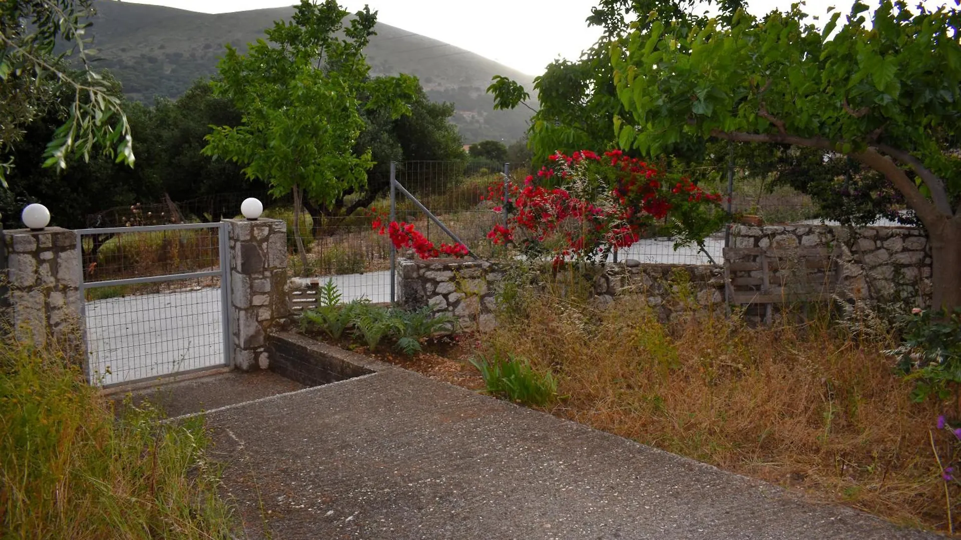 Under The Pine Tree Βίλα Διβαράτα Σπίτι διακοπών